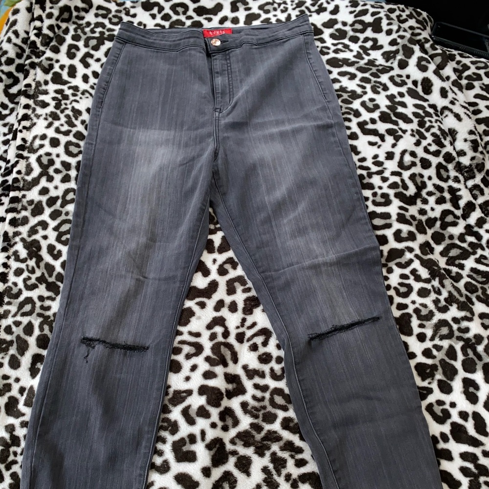 Guess :Grey wash knee rip skinned jeans